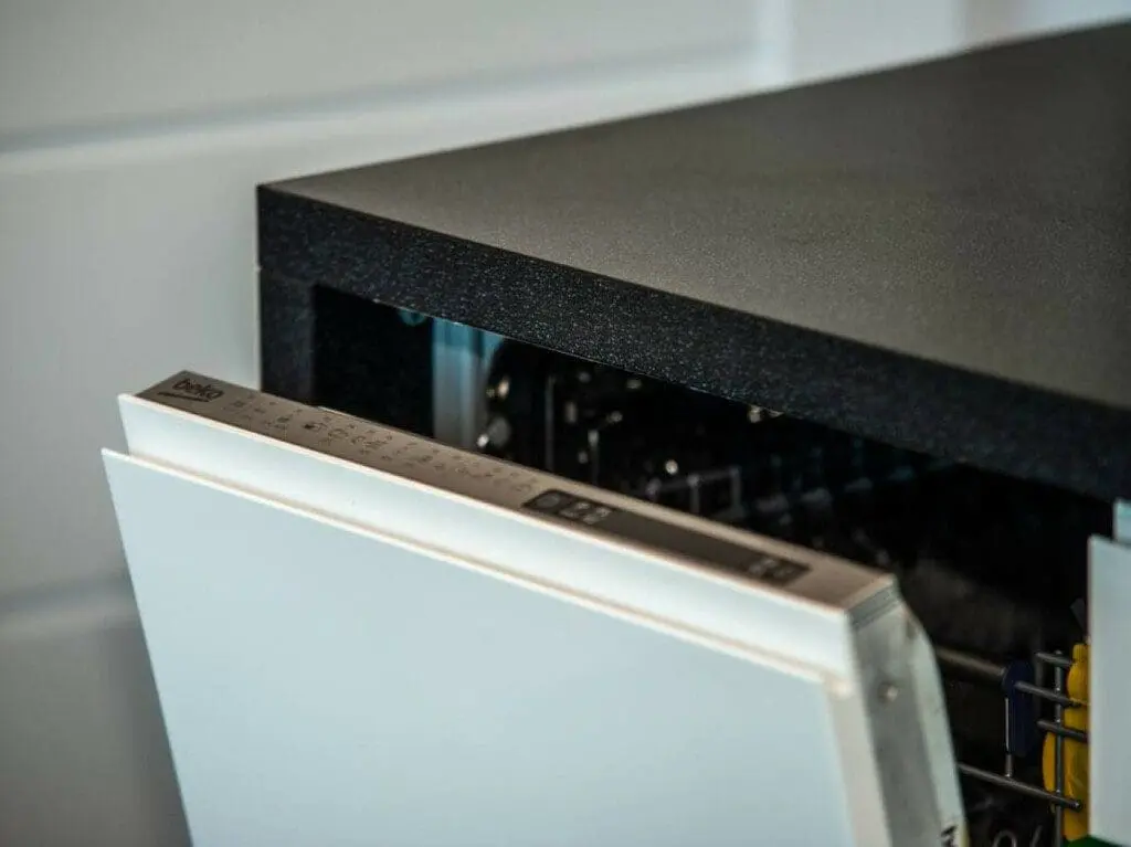 70594 215308 RsttYSstONS0bYZNN7FywyFapKDaRbE2C Xdt 2vC E 655f700931f16.jpg